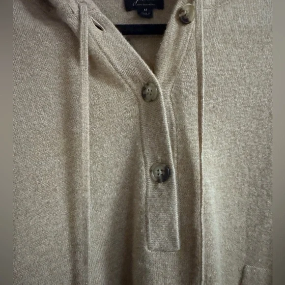 J.Crew Everyday Cashmere Pullover Hoodie in Heather Camel Henley Sweater M - Picture 4 of 5